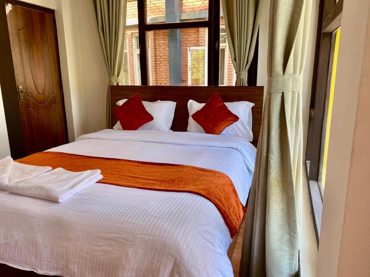 Hotel Pala Kathmandu Exteriör bild
